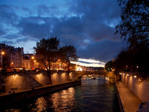 Paryż nocą - Nad Sekwaną