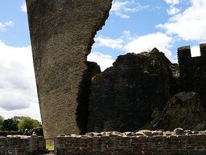 Caerphilly skrzywiona wieża zamku