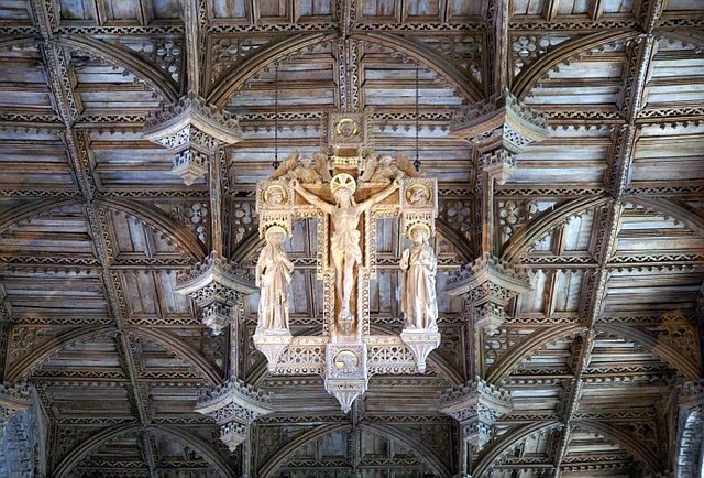 St. David's katedra krucyfiks pod stropem