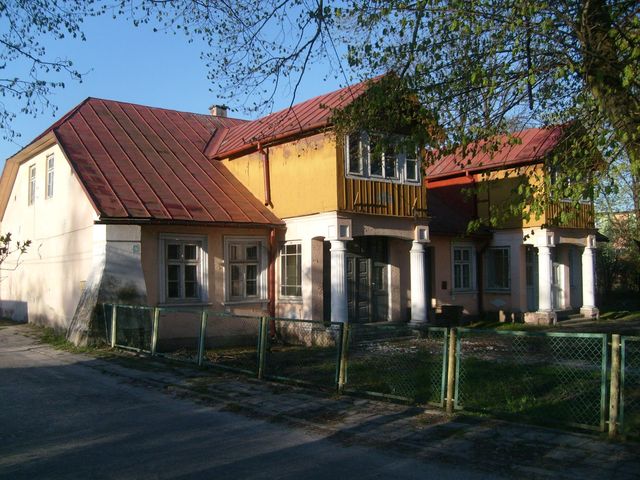 Stuletni budynek urzędu gminy