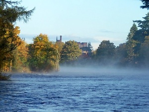 widok z parku na zamek w Inverness