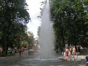 fontanna w parku przy rynku