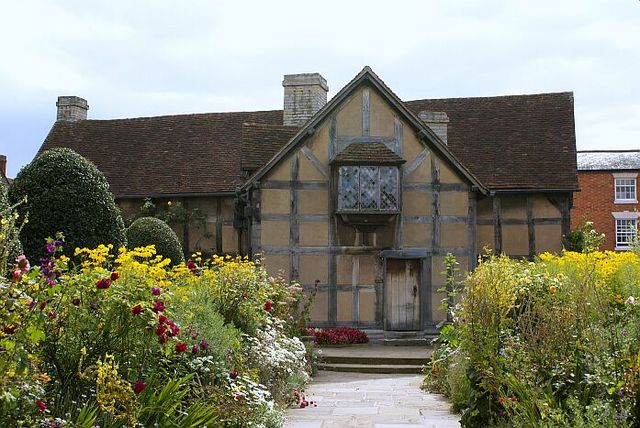 Stratford-upon-Avon dom rodzinny Szekspira widok od ogrodu