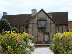 Stratford-upon-Avon dom rodzinny Szekspira widok od ogrodu