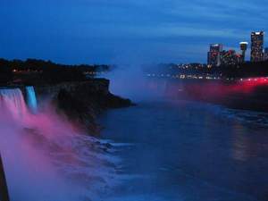 Amerykanska przygoda - Niagara wieczorem