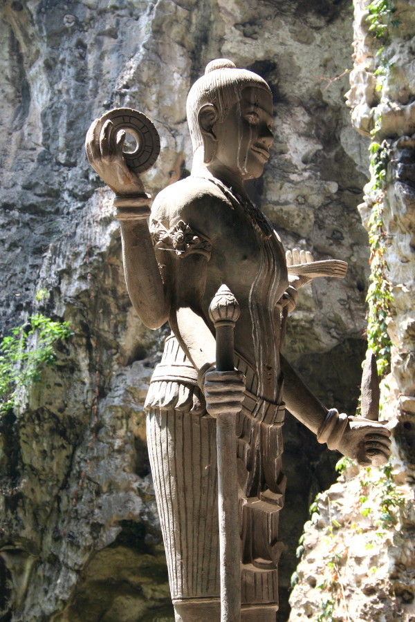 Posąg w jaskini