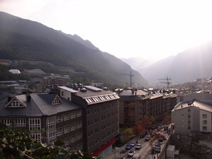 Andorra La Vella otoczona górami