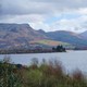 widok z oddali na Loch Awe i jego główną atrakcję