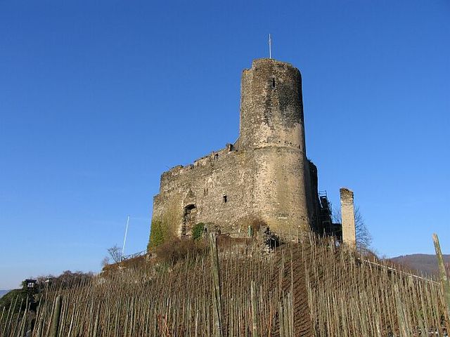 Bernkastel-Kues zamek Landshut i zimowa winnica