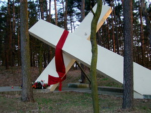 Pomnik ks.J.Popiełuszki k.Torunia