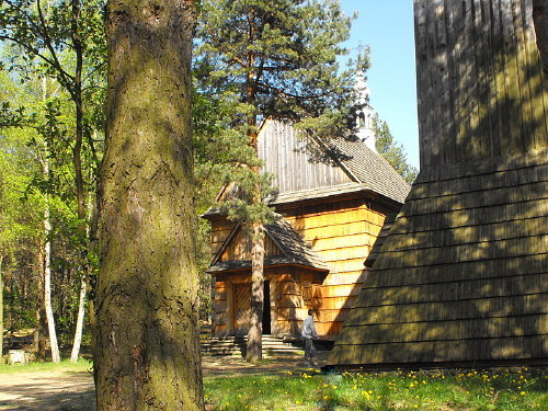Drewniany kośćiółek w skansenie