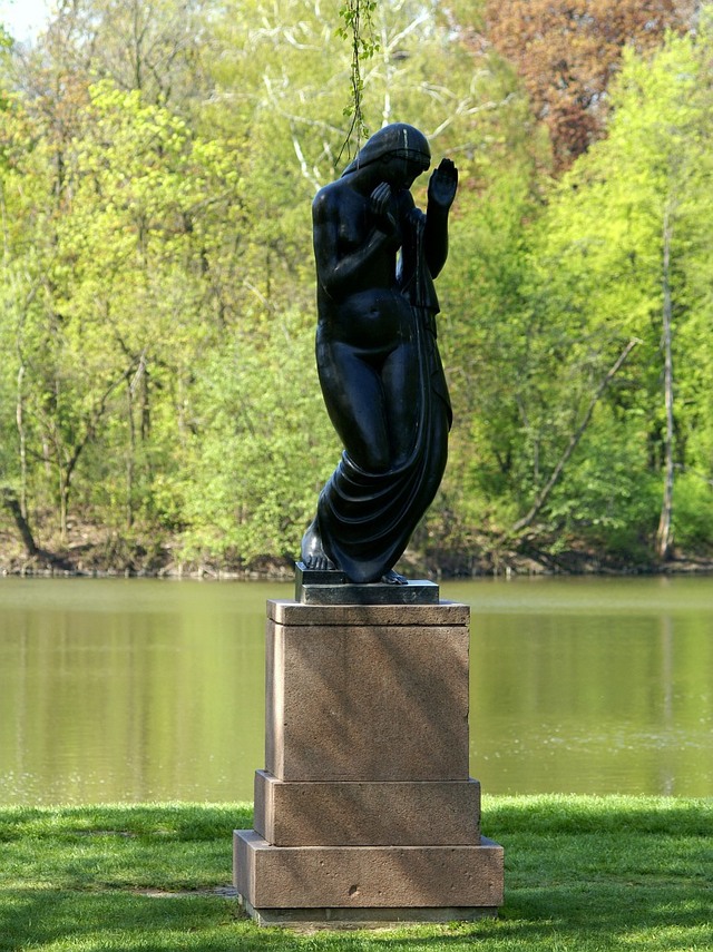 Rzeźba 'Rytm' Henryka Kuny w Parku Skaryszewskim