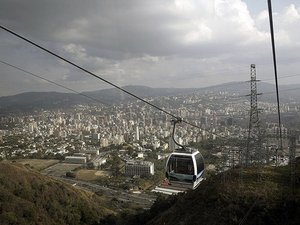 Kolejka linowa łączy Caracas z masywem El Avila