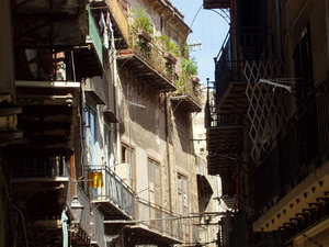 Palermo, uliczka w dzielnicy La Calsa