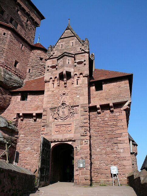 Zamek Haut-Koenigsbourg brama wewnętrzna