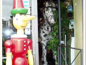 Pinokio i koń w kropki, ze sklepu przy Piazza Navona