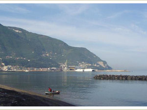 nabrzeża Castellamare i Port w oddali