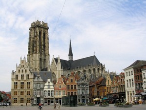 Mechelen St. Romboutskathedraal i rynek