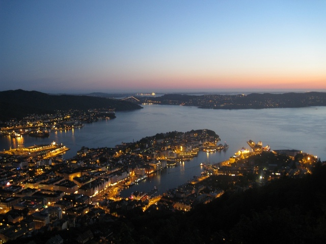 Bergen nocą