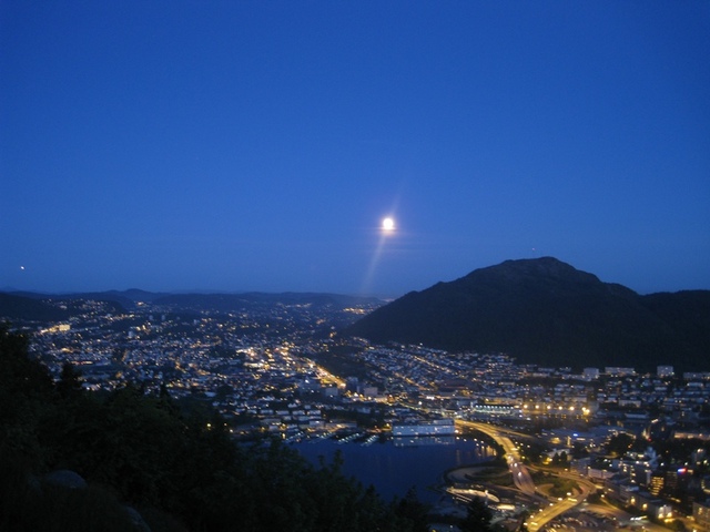 Bergen nocą
