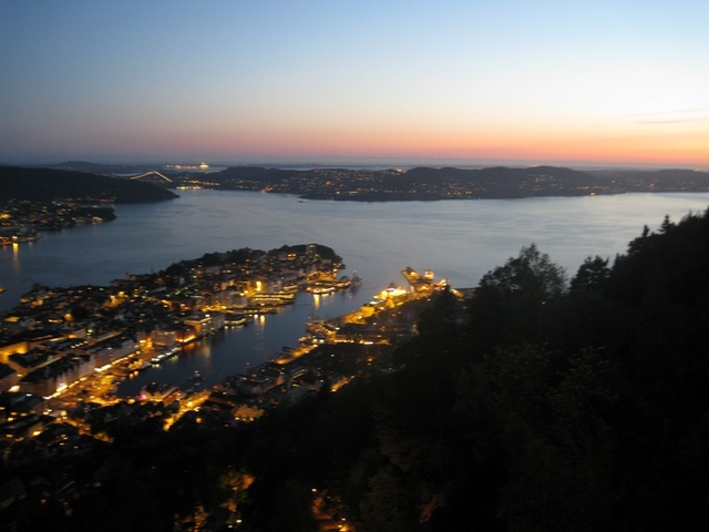 Bergen nocą