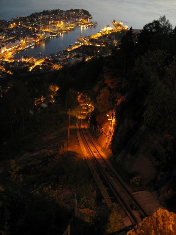 Bergen nocą