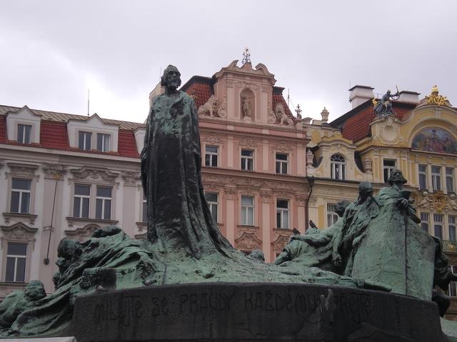 Pomnik Jana Husa wybudowany ze zbiórki publicznej