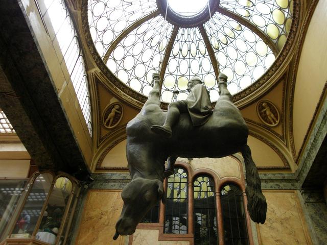 Praga "koń z jeźdźcem" w Pasażu Lucerna