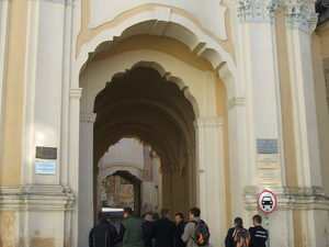 Brama prowadząca do celi Konrada