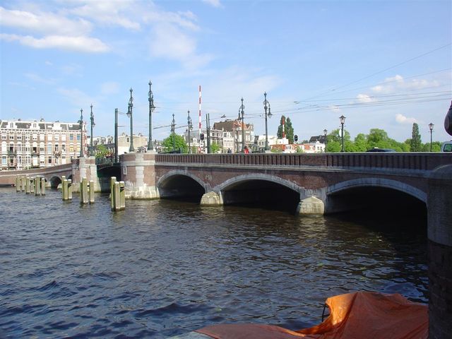 Amsterdam  27 