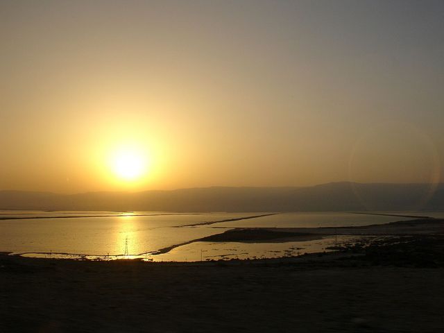 Wschód słońca nad Morzem Martwym...