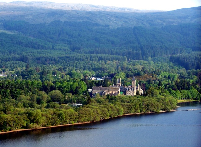 monastyr nad Loch Ness