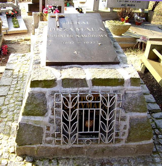 Grób Michała Drzymały na cmentarzu parafialnym.
