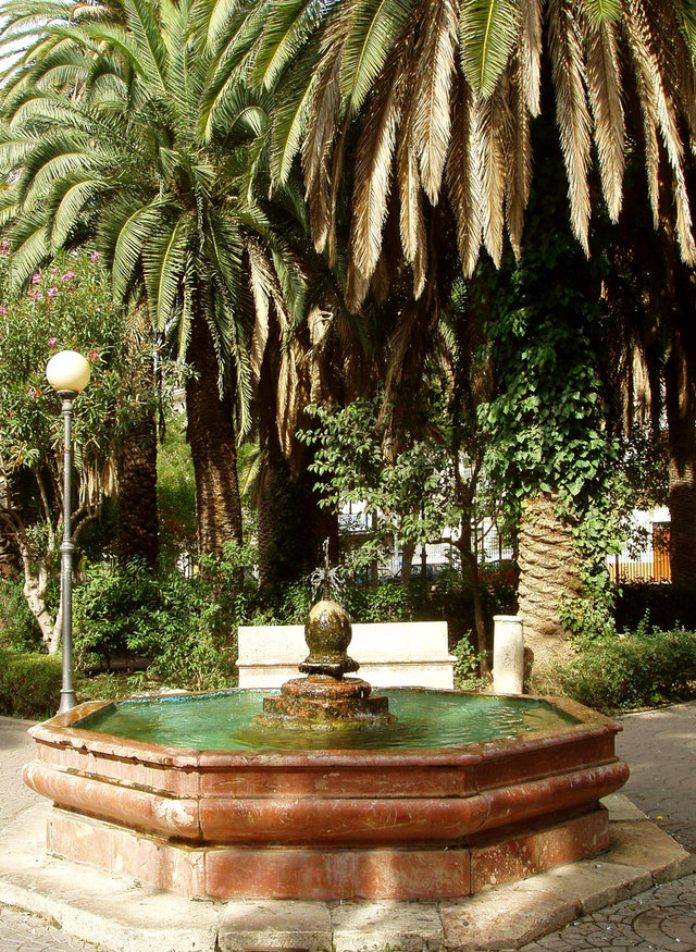 fontanna w Villa Comunale
