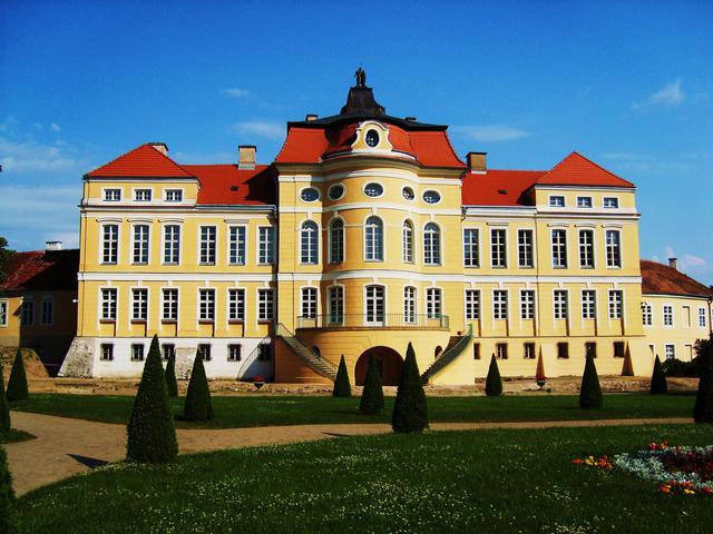 Pałac widok od strony ogrodu