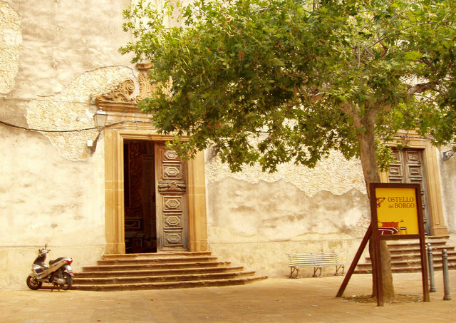 wejście do Ostello del Borgo