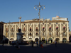 Piazza duomo i Fontana dell'Elefante