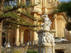 Fontana d'Ercole przed S.Domenico