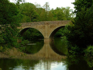 Dinham Bridge nad rzeką Teme