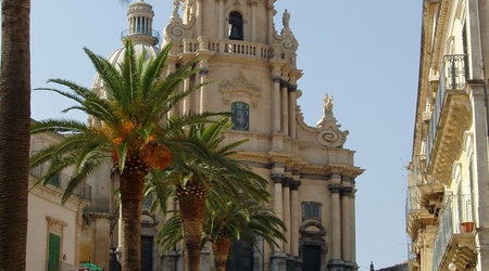 front San Giorgio i plac przed Katedrą