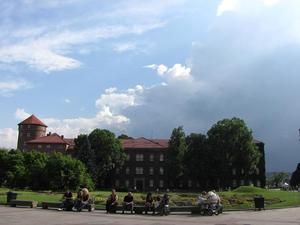 Wawel z frontem atmosferycznym w tle