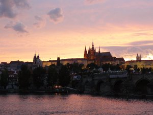 Praga - zachód słońca nad Wełtawą..