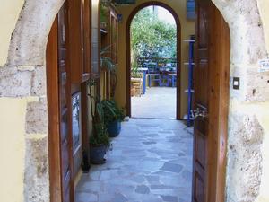Chania - wejście do restauracji