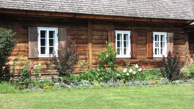 Skansen Wsi Kieleckiej w Tokarni- dwór