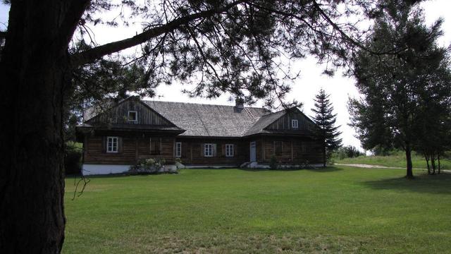 Skansen Wsi Kieleckiej w Tokarni- dwór