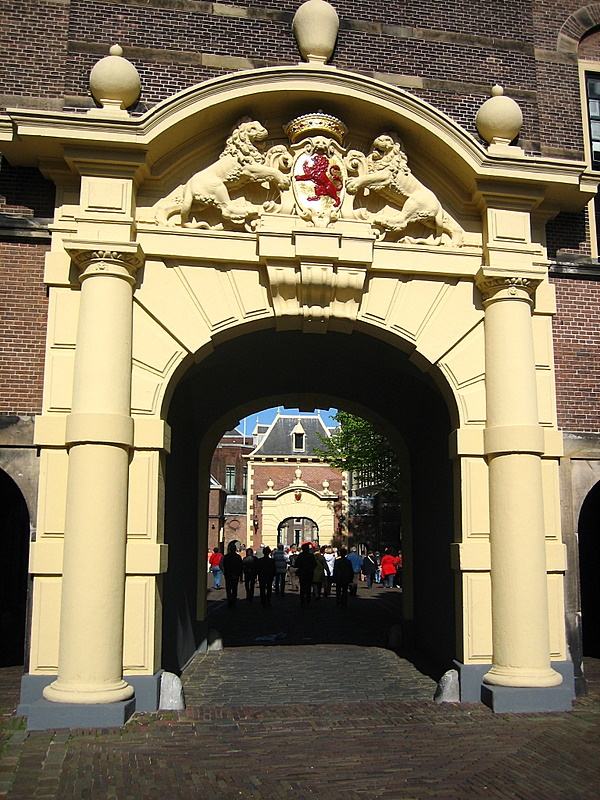 haga -główne wejście do binnenhof