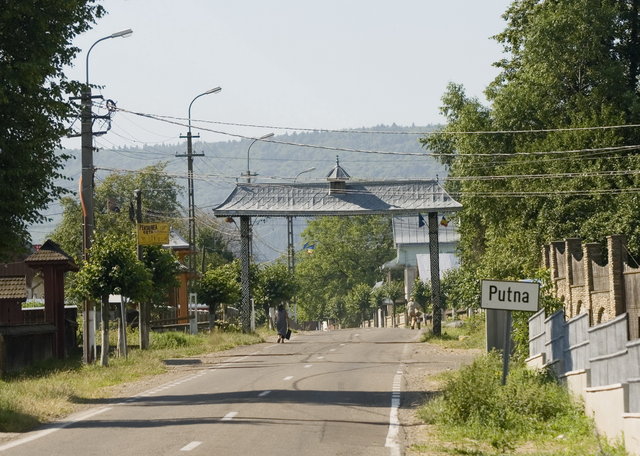 wjazd do wsi Putna