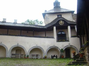 01 dziedziniec