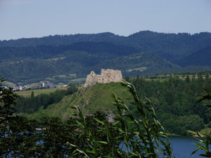 Pieniny - widok na zamek w Czorsztynie