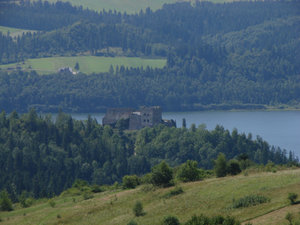 Pieniny - widok na zamek w Czorsztynie